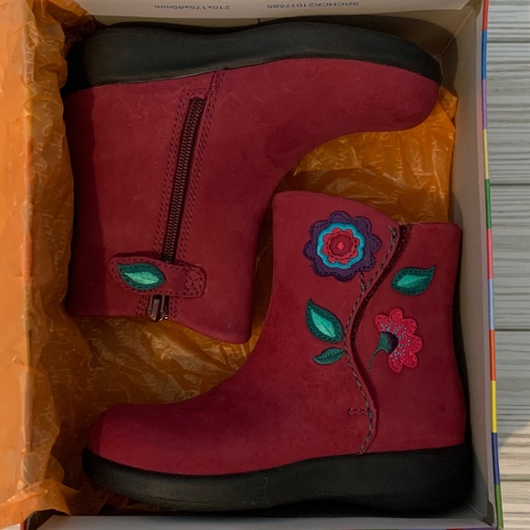 Stride Rite Other - Stride Rite Nubuck Suede Leather Boots W/Embroidered Flowers Size 7W Walking